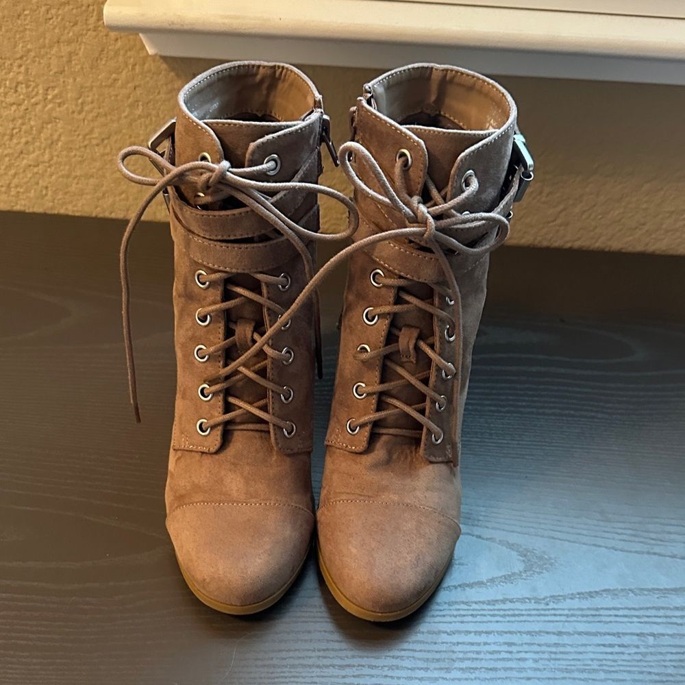Madden Girl Tan Lace-Up Boots Size 7.5